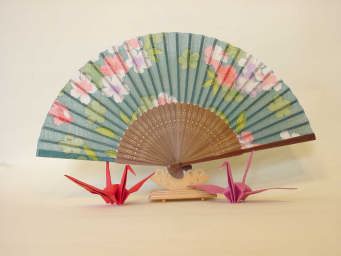 ���炵���Ԃ��A�L���[�g�ȋM�������o��