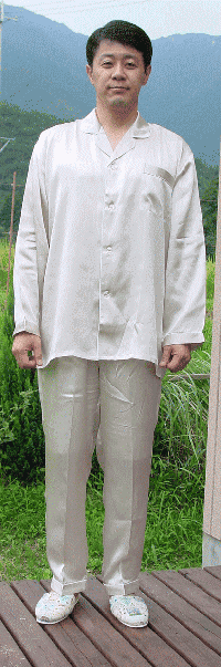 �V���N100���@�����Y�V���N�p�W���}�@���{�l�d�l�̃V���N�p�W���}�@�������݌v�����璅�S�n���Q�t�[�e�B�G�u�����h�̃V���N�p�W���}�ł��B�z�����ƕ������ɗD�ꂢ�����x���œK�ɃL�[�v���܂��B�����撣�邨������ɃO�b�X���Q�Ă��炦�邩�畃�̓��ɍœK�ł��B�܂������������Ɍh�V�̓��̃v���[���g�Ƃ��Ă��œK�ł���B��D���Ȕގ��Ƀ`���R���[�g�ƈꏏ�Ƀv���[���g����Ɗ�΂�܂���`��@�t�[�e�B�G�u�����h�@�����Y�V���N�p�W���}