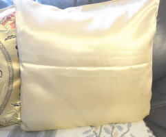 ���ƖP���̃N�b�V�����J�o�[�@�����ł��B�����悤�ȃS�[���h�̐��n�Ŗ͗l�͂���܂���B