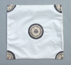 �N�b�V�����J�o�[�@�h�J�@�z���C�g