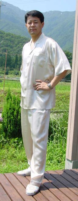 ���̓��ɁI�����ōX�ɗ������B�T���T�����K�A�������y���V���N�p�W���}�B���܃u�����h�t�[�e�B�G�@�����������т܂��I�@�V���N�̓T���T���c���c���Ŗ��C��R�����Ȃ��A�̗͂��ቺ�������N����A�×{���̕��ł��Q�Ԃ肵�₷���A���������܂��B�I�X�X���ł���`��