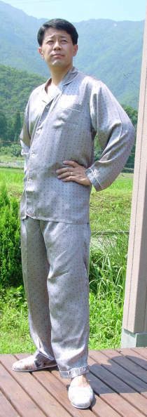 ���̓��ɁI�t�[�e�B�G�u�����h�V���N�p�W���}�@���{�l�̑̌^�ɍ��킹�āA��������q�b�v�͂������݌v�̃V���N�p�W���}�B���ӃO�b�X���Q�Ă���������悤�ɓ��{�l�d�l�ōْf�����V���N�p�W���}�ł��B�܂��V���N�̓�����c���c���A���炳��Ȃ̂Ŗ��C��R����Ϗ��Ȃ��A�Q�Ԃ肪�ƂĂ��y�ł��B����҂ɂ���σI�X�X���ȃp�W���}�ł��B