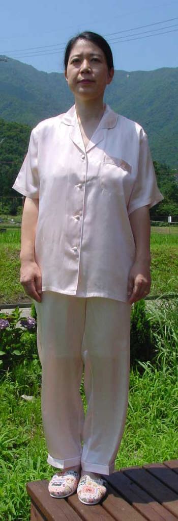 母の日にシルクパジャマはいかがですか？　フーティエブランドシルクパジャマ　日本人の体型に合わせてゆったり設計　日本人仕様のフーティエブランドシルクパジャマです。