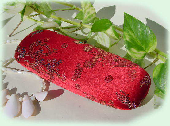 おしゃれなメガネケースをお探しですか?シノワズリーないいものあります。