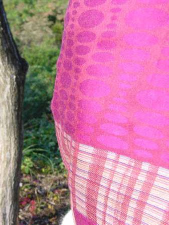 シルクショール ウーリンブランド パープル 生地拡大。